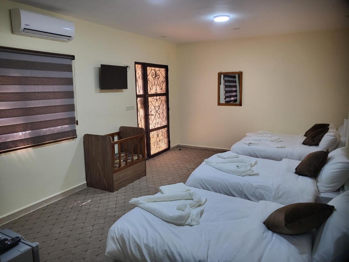 Petra Hills House Hostel Вади Муса Екстериор снимка