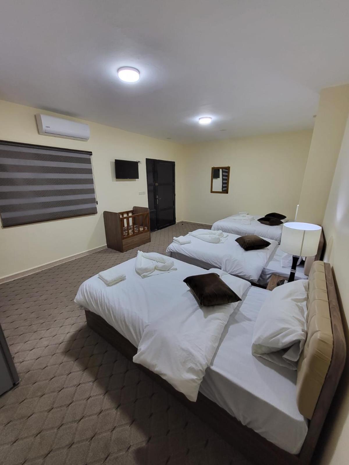 Petra Hills House Hostel Вади Муса Екстериор снимка